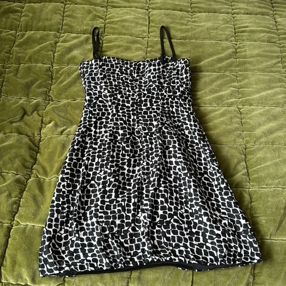 White House Black Market 100% silk mini dress - Picture 2 of 6